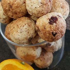 A picture of Coconut date and oat balls.