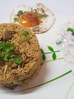 தலப்பாக்கட்டு மட்டன் பிரியாணி (Thalapakattu mutton biriyani recipe in Tamil) செய்முறை முக்கிய புகைப்படம்