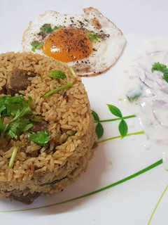 தலப்பாக்கட்டு மட்டன் பிரியாணி (Thalapakattu mutton biriyani recipe in Tamil) செய்முறை முக்கிய புகைப்படம்