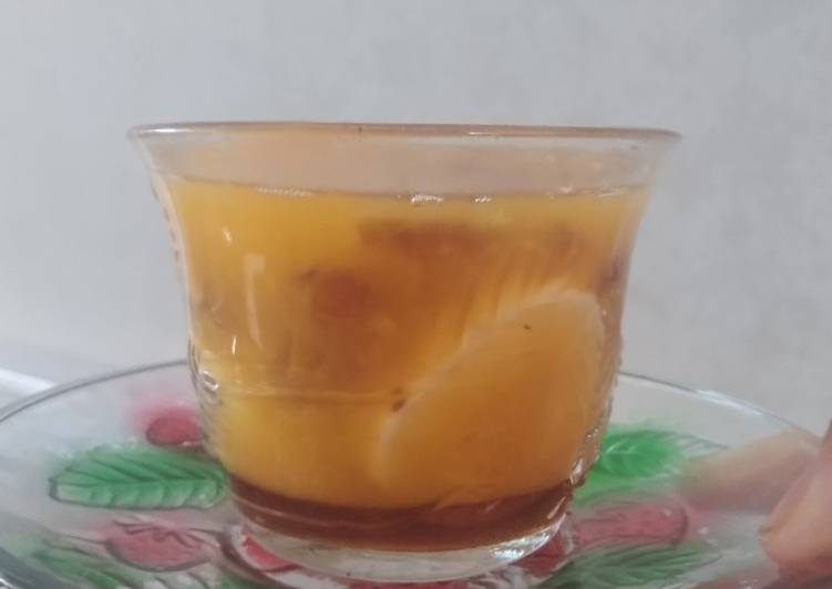 Sari jeruk topping kurma pisang