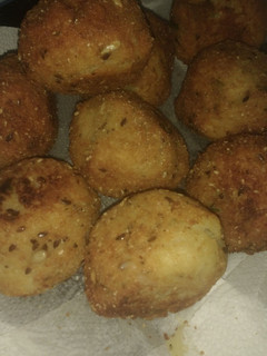 Una foto de Bombas de papas rellenas