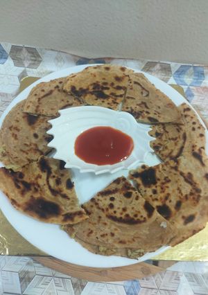 A picture of Egg cheese paratha.