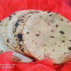Maize flour bread(makki di roti) A picture of Maize flour bread(makki di roti).