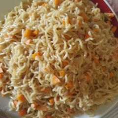 A picture of Indomine with carrots.