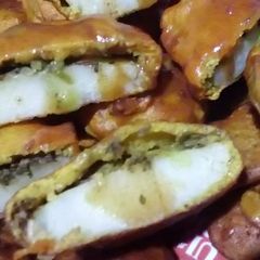 A picture of Double layer chutney pakoras.