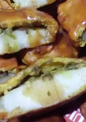 A picture of Double layer chutney pakoras.