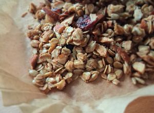 Foto di Granola avena, mandorle, semi di girasole e mirtilli rossi (cottura in friggitrice ad aria)
