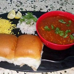 A picture of Mumbai style Misal Pav.