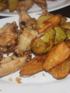 Una foto de Alitas de pollo con peras rebozadas