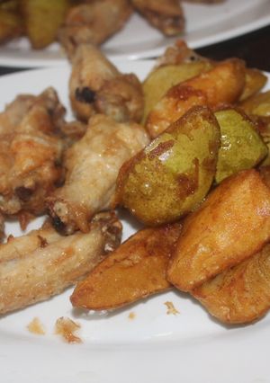 Foto principal de Alitas de pollo con peras rebozadas