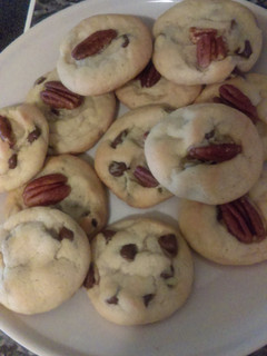 A picture of Eggless Chocolate Chip Cookies.