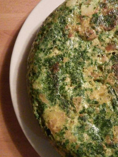 Una foto de Tortilla de espinacas con salsa de soja