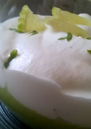 Une photo de Verrine d'asperges vertes, chantilly au citron vert