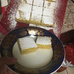 A picture of Lemon bars.