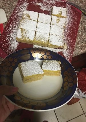 A picture of Lemon bars.