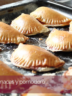 Foto principal de Vídeo-receta: Empanadas de espinacas con salsa pomodoro