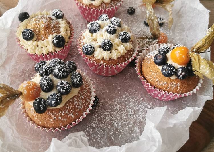 Blueberries and vanilla frosted cup cakes