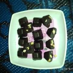 A picture of Nut Chocolate cube.