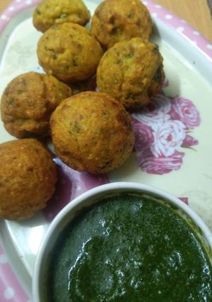 A picture of Moong Daal Appe.