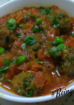 A picture of Muthiya-Tomato-Peas Subzi.