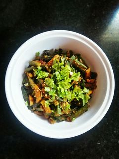 ભીંડા બટાકા નું શાક (Bhinda Bataka Shak Recipe In Gujarati) રેસીપી મુખ્ય ફોટો