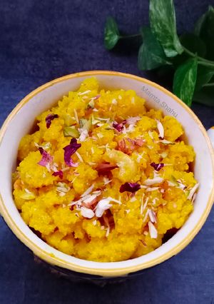गोल्डन मिल्क सूजी हलवा(Golden milk suji halwa recipe in hindi) रेसिपी मुख्य फोटो