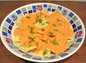Foto principal de Ravioli de carne con salsa de verdura a la nata