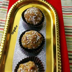 A picture of Multigrain Roti Choorma Ladoo.