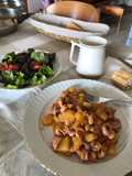Sepia con Patatas y Mariscos