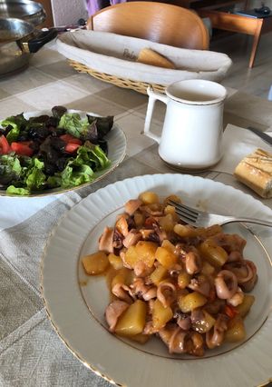 Foto principal de Sepia con Patatas y Mariscos
