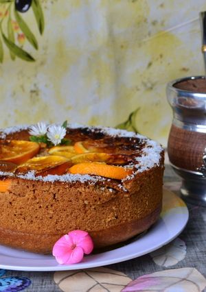 Una foto de Torta invertida de naranja con harina integral y miel🍊