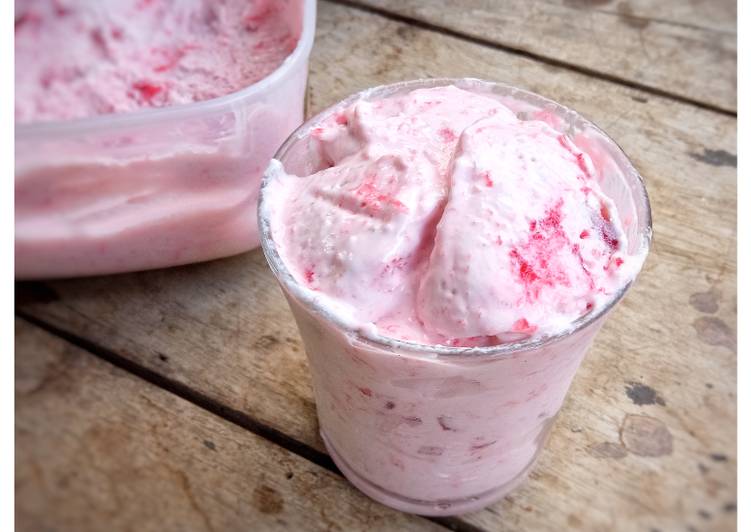Cara Gampang Membuat Strawberry Ice Cream yang Enak Banget