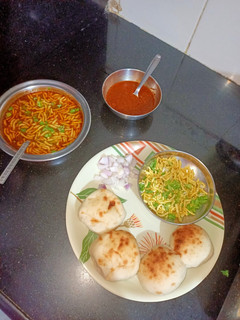 સેવ ઉસળ (Sev Usal Recipe In Gujarati) રેસીપી મુખ્ય ફોટો