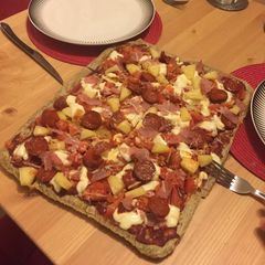 A picture of Cauliflower base pizza!.
