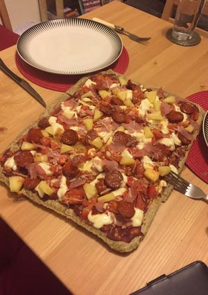 A picture of Cauliflower base pizza!.