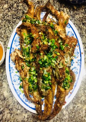 Hình của món Cá chuối chiên riềng sả.