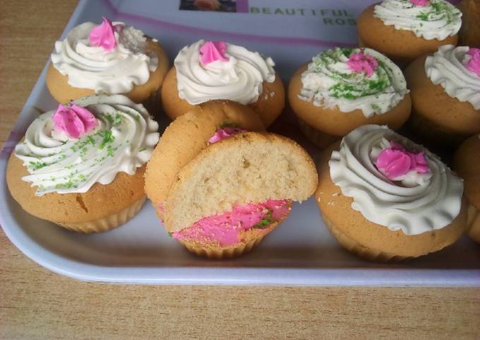 Recipe of Favorite Vanilla cupcakes with cream frosting