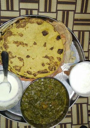A picture of Sarson ka Saag with makai ki roti.