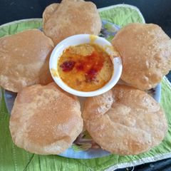 A picture of Sindhi style dal puri.