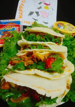 A picture of Chiken_cheese_fajita#In_Pitta_pocket.