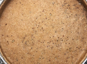 Una foto de Masa de tarta integral con semillas