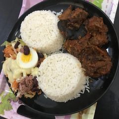 A picture of Snail sauce,coleslaw and rice.