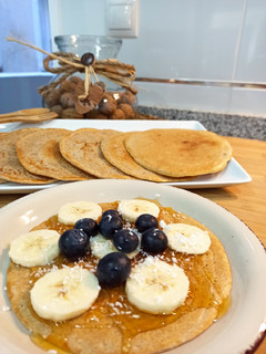 Una foto de Tortitas integrales con harina de espelta 🥞 y miel 🍯
