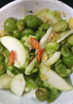 Hình của món Mơ, xoài ướp.