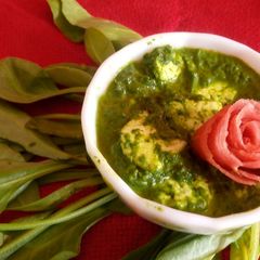 A picture of Palak paneer.