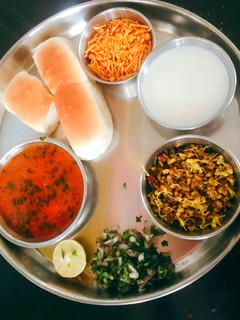 मिसल पाव रेसिपी मुख्य फोटो