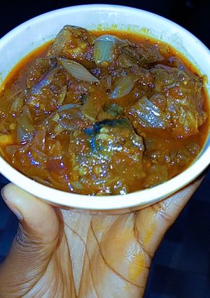 A picture of Fish and onion sauce.