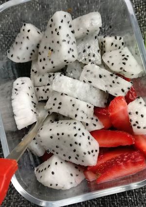 A picture of Dragon fruit salad.