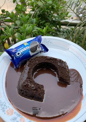 A picture of Oreo cake lava cake.