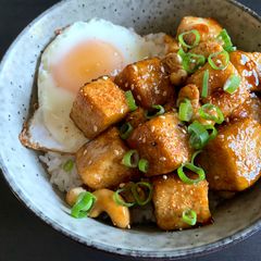 A picture of Spicy Tofu & Cashew Rice Bowl.